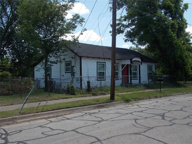 Photo - 923 Linn St