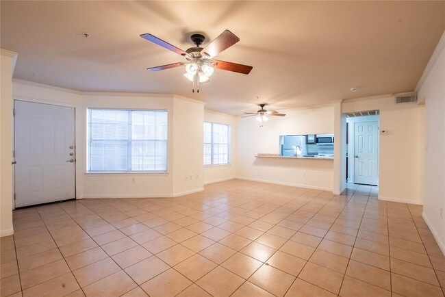 Building Photo - 501 W 26th St Unit 106