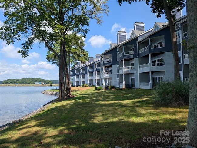 Building Photo - 350 Northwest Dr Rental
