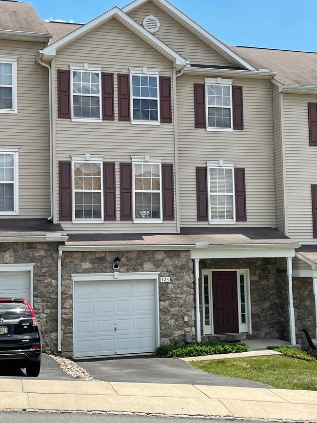 Building Photo - 423 Marion Rd