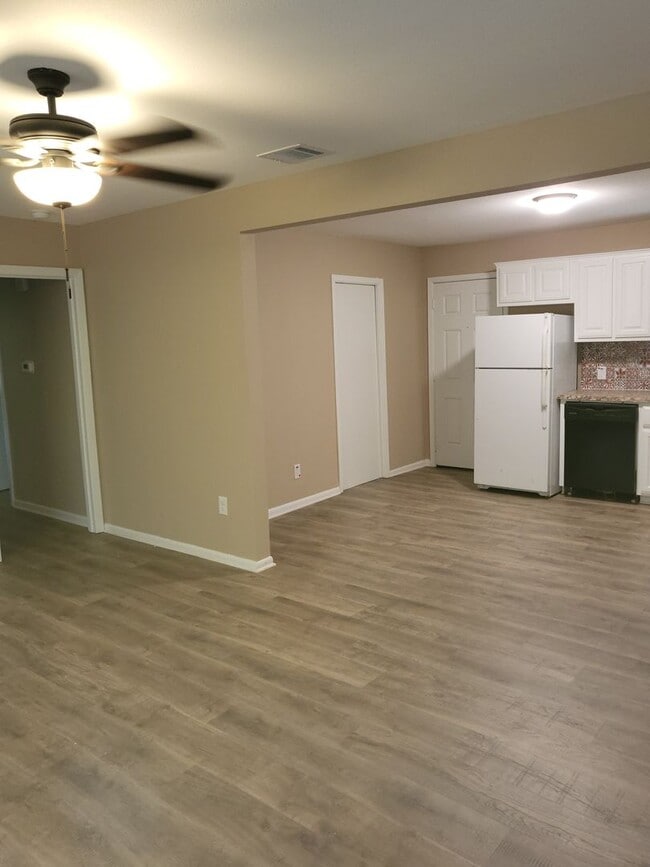 Photo - 304 E Ellen Ave