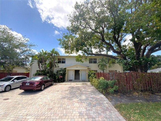 Building Photo - 530 NE 15th Ct Unit 7