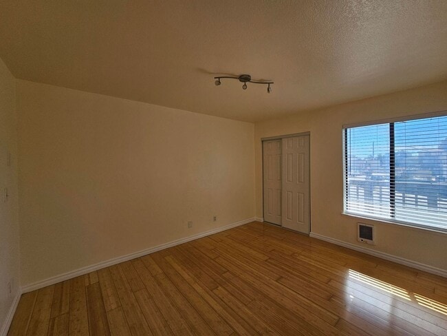 Photo - Sunny 2 Bed / 1 Bath Condo with Private Ba...