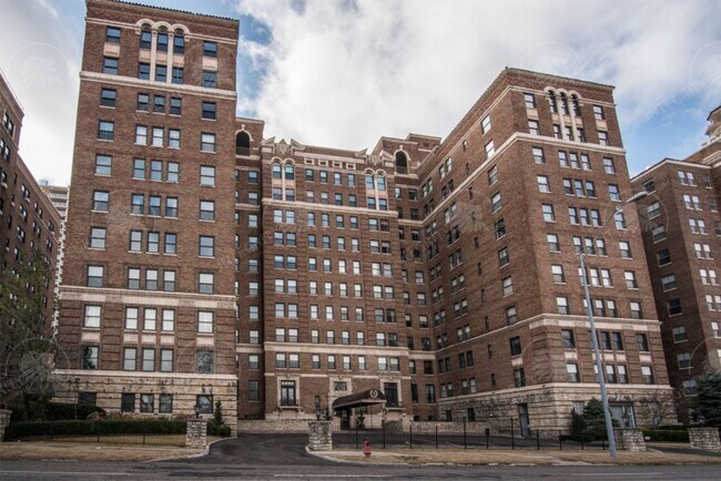 229 Ward Pkwy Unidad 1