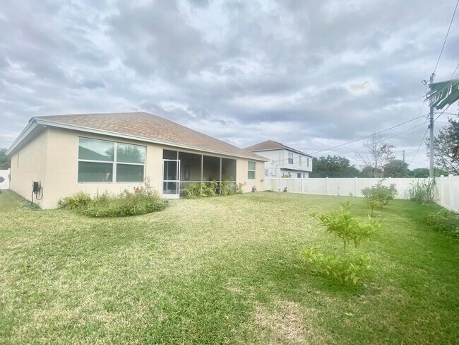 Photo - 656 SW Haas Ave