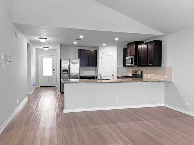 Photo - Spacious Valley Ranch 4/2.5 (2,324 SF) w/ Loft/Game Room