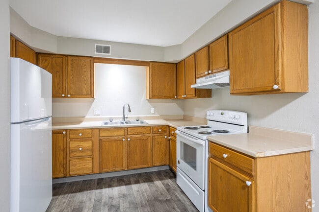 2BR, 1BA - 750SF - Kitchen