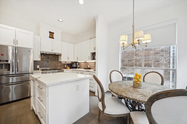 Photo - 2842 Briarhurst Park