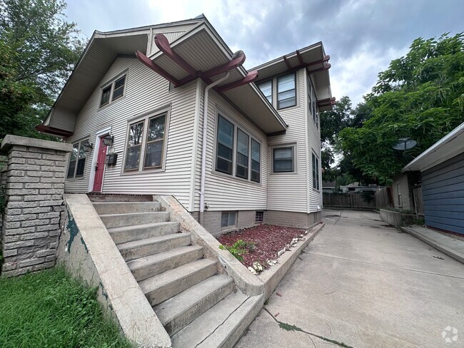 Building Photo - $900 - 3 bed 1 bath - Beautiful apartment ... Unit 3612 E 2nd St N - 3