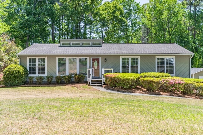 Building Photo - This beautifully updated Marietta, GA home offers 3 bedrooms and 2.5 bathrooms with an open floor...