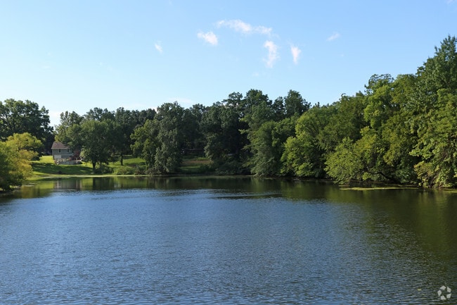 Lake - Hunter's Glen Apartments