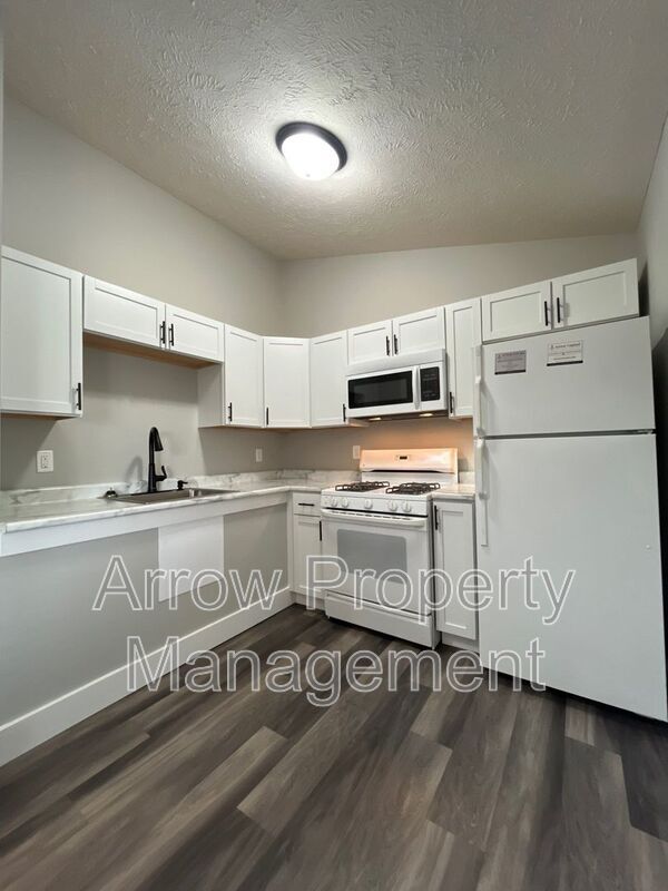 Photo - 877 N 26th St Unidad 37