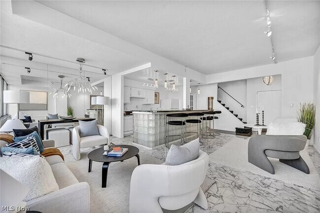 Photo - 12900 Lake Ave Unidad Penthouse 3
