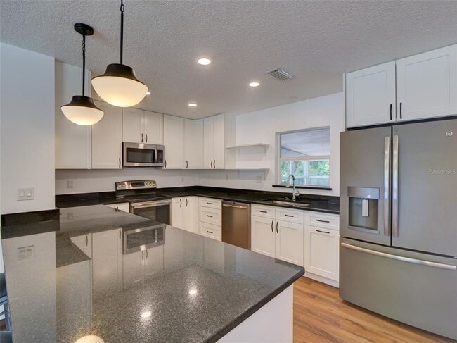 Photo - 305 Sunset Dr