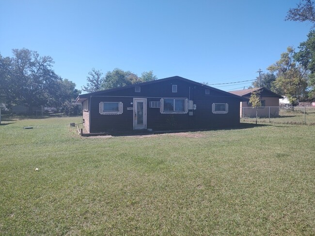 Building Photo - 7405 E Comanche Ave