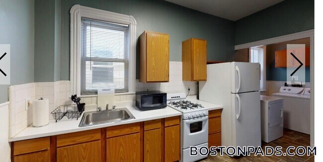 Building Photo - 789 Columbia Rd Rental