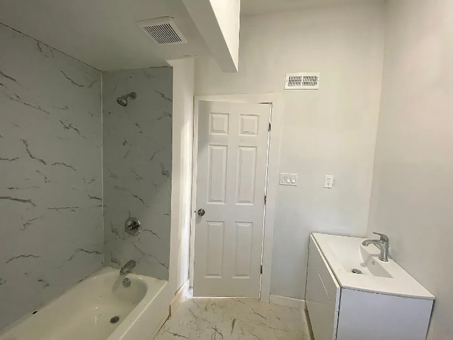 Photo - 260 W Johnson St Unidad 3L