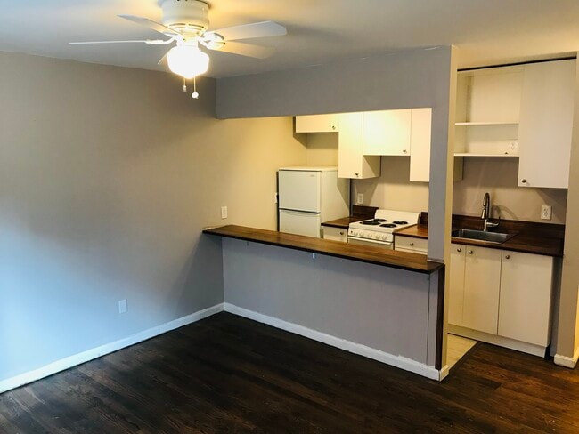 Photo - 2116 Kemper Ln