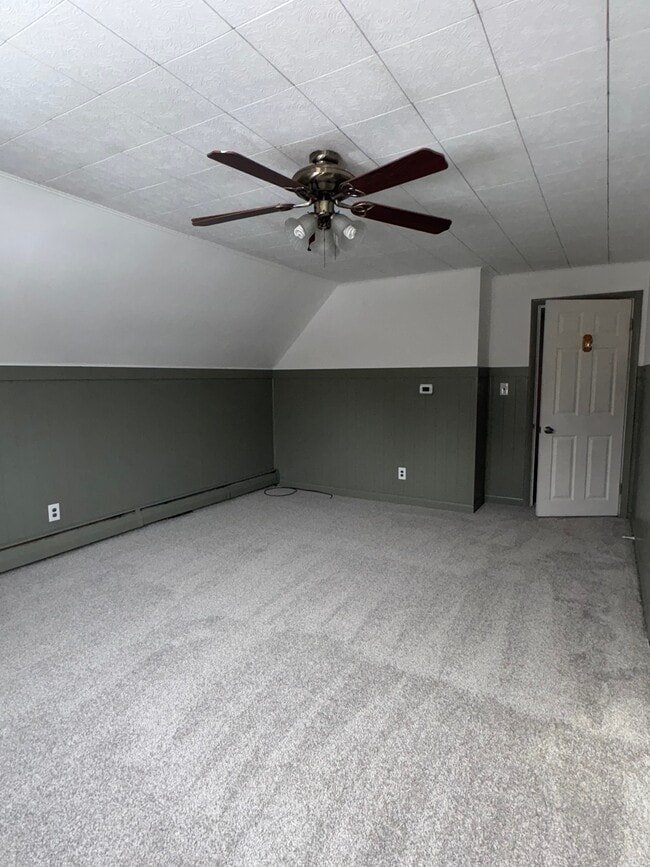 Bedroom 1 - 32 Front St