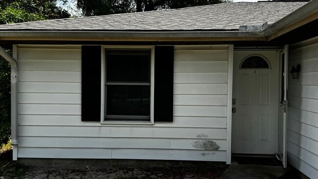 Photo - Cozy & Private 2-Bedroom Duplex Rental in Ocala