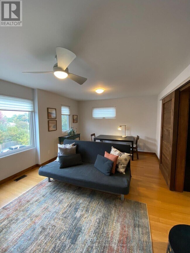 Photo - 447 Kerr St Unité 3