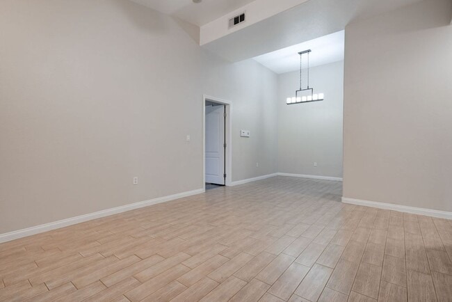 Photo - 2305 W Horizon Ridge Pkwy House