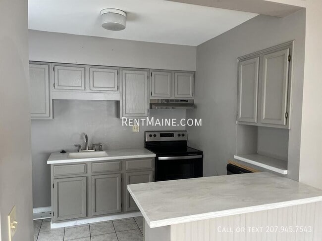 Photo - 348 State St