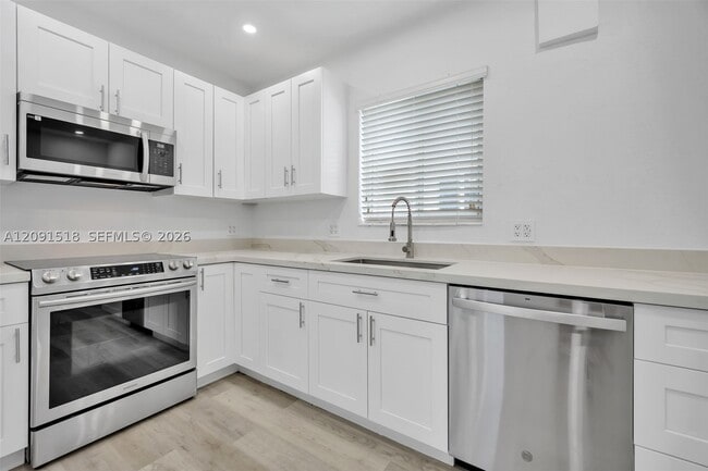 Photo - 1401 NE 152nd St