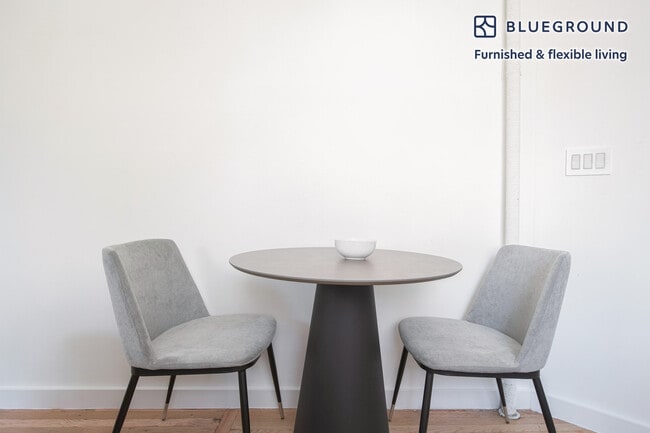 Photo - 363 W 17th St Unidad FL2-ID1809