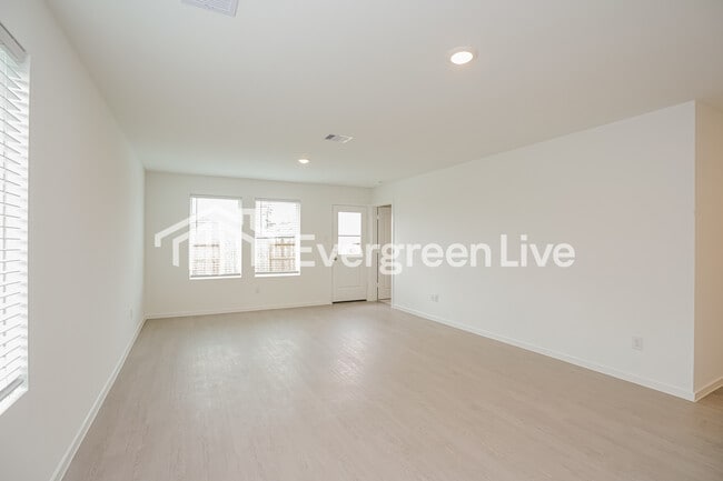 Photo - 319 Bush Mdw Ln