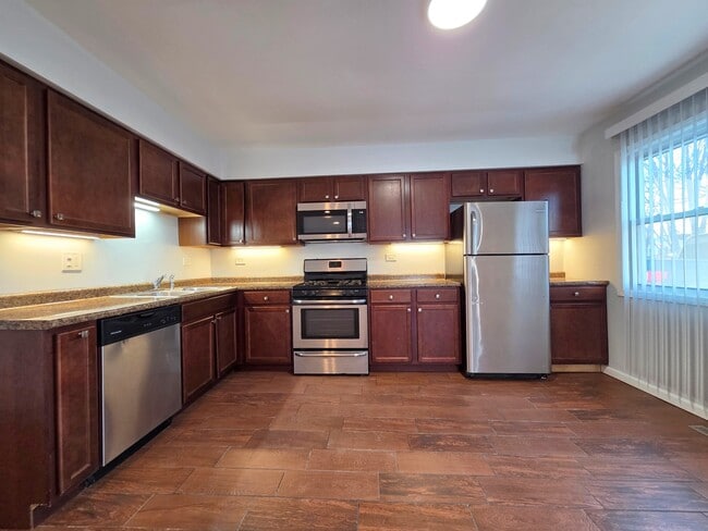 Photo - 331 Lawn Terrace