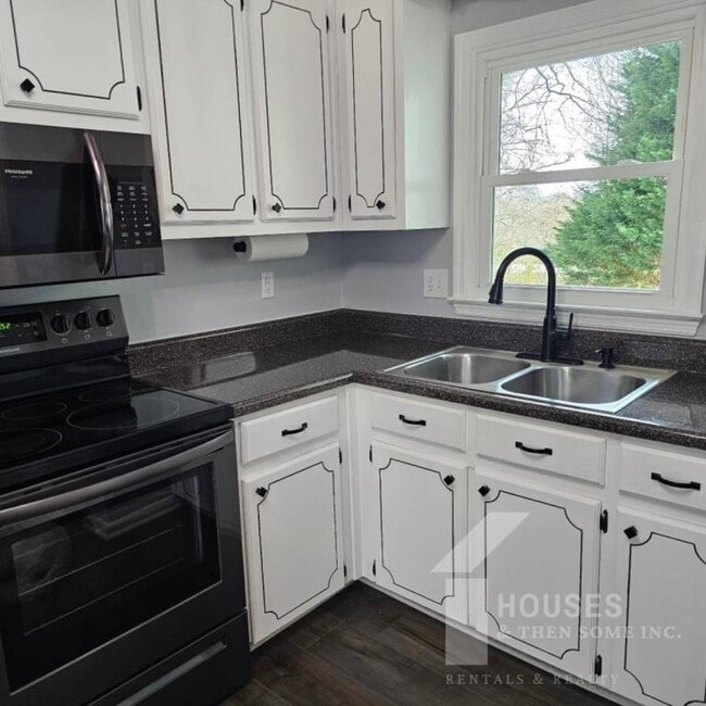 Photo - 14 Baggott St