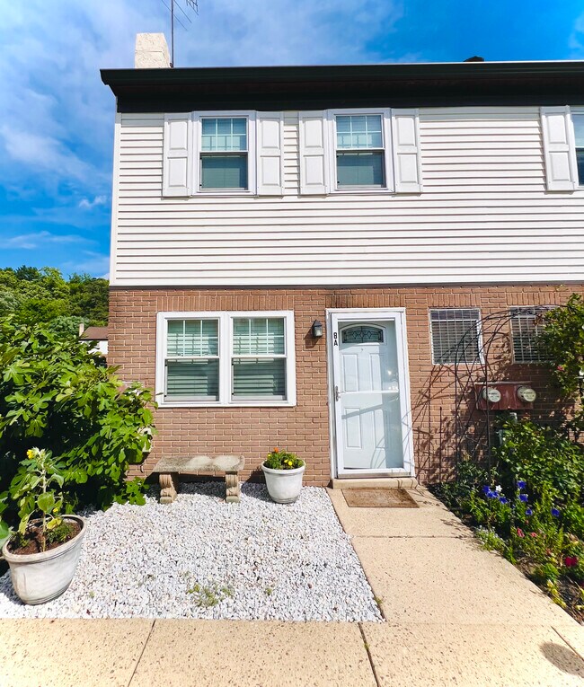 Photo - 515 N York Rd