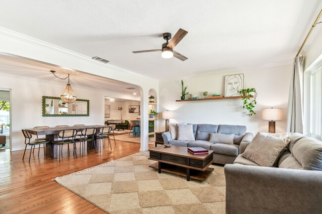 Photo - 1107 W Braddock St Unit ID1272822P