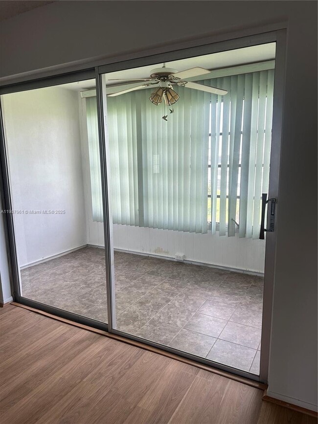 Photo - 8110 Sunrise Lakes Blvd Unidad 304