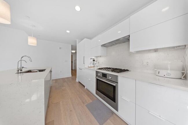 Photo - 9 Ave at Port Imperial Unit 306
