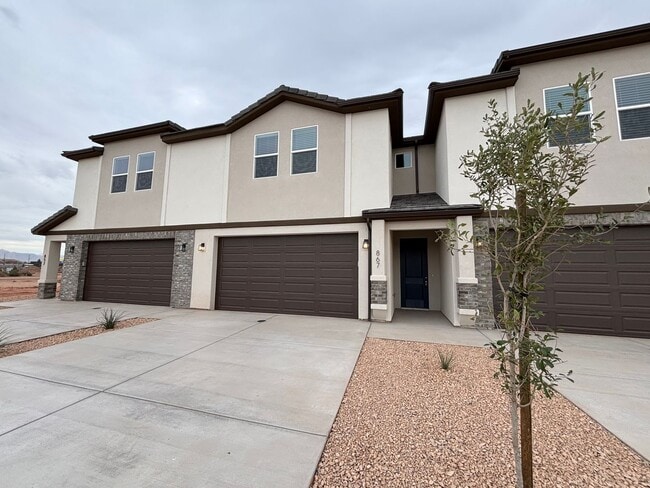 Building Photo - MOVE IN SPECIAL - DECEMBER RENT FREE!