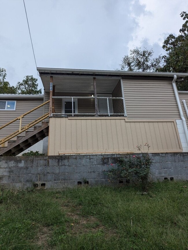 Building Photo - Remodeled 2 bedroom 1.5 bath home.