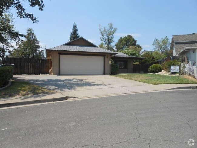 Building Photo - Willow Brook Estates Home in Cul-de-sac