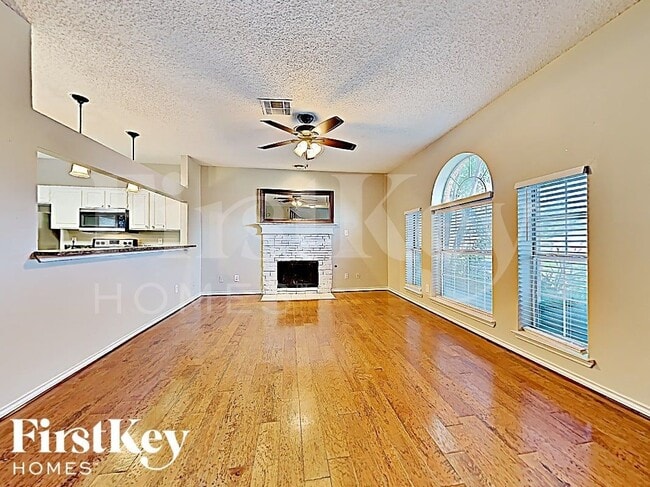 Photo - 5611 Chimney Rock Dr