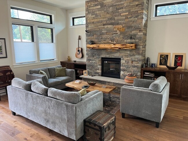 Photo - Charming Modern Home in the Heart of Bend