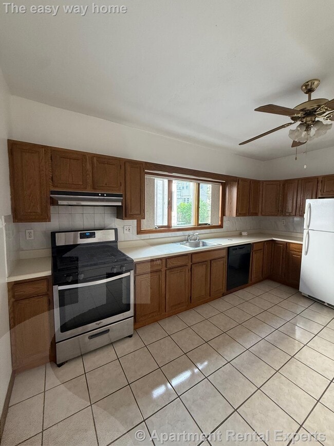 Photo - 94 Raymond Ave Unidad #1