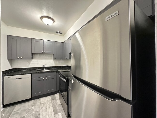 Photo - 3825 N Pine Grove Ave Unit 102