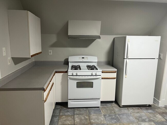 Building Photo - 21 Carney St Unit 3