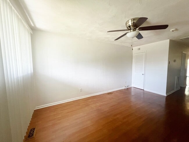 Photo - 926 Mason St