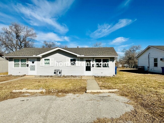 Building Photo - Two Bedroom Ranch Style Duplex Home in Grandview - Featuring Plenty of Natural Light, Fenced Yard...