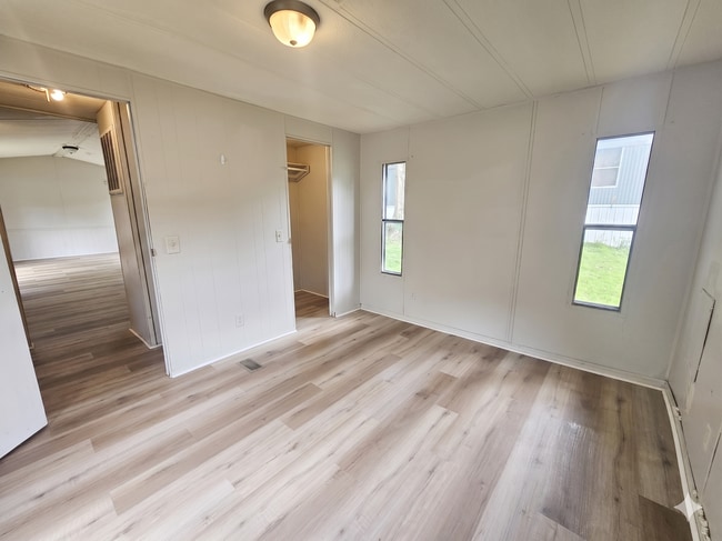 Photo - 412 McElhaney Rd
