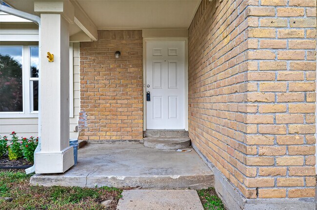 Photo - 1811 Foxlake Dr