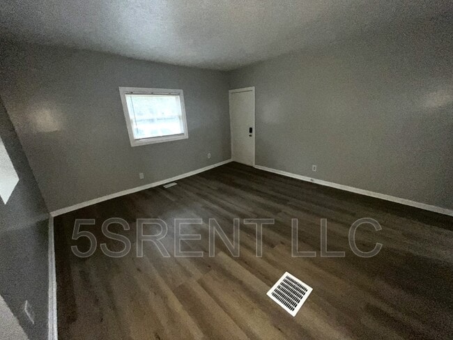 Photo - 240 S Mary Ellen St Unit B