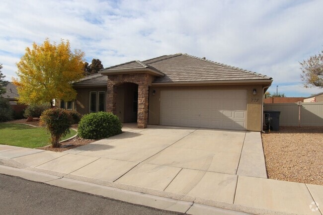 Building Photo - 4 Bedroom 2 Car Garage W/Solar (Save $$$) Rental